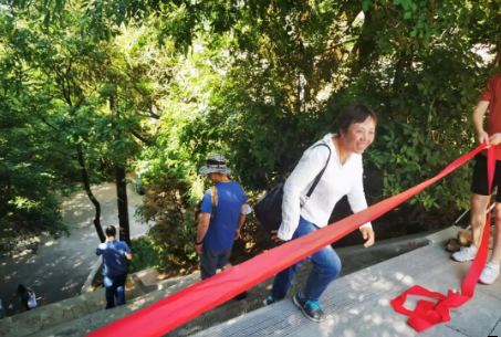 助力文旅市场 展示产投风采——市产投集团组织开展员工登山比赛活动(图7)